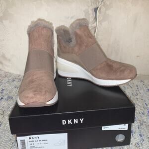 NEW IN BOX DKNY BORG FUR TRIM WEDGE SNEAKER BOOTS 8 TAUPE